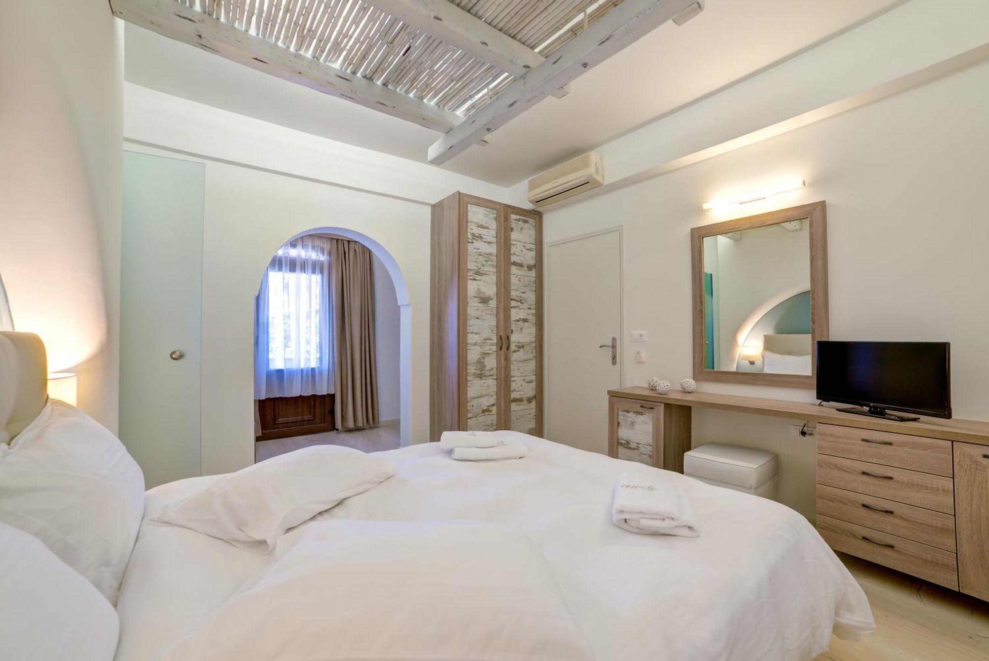 Ifestos Villa Fira  Pokoj fotografie